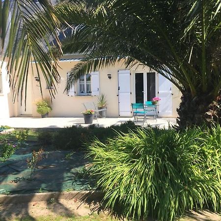 Bed and Breakfast Côté jardin des Charmilles Quettehou Esterno foto