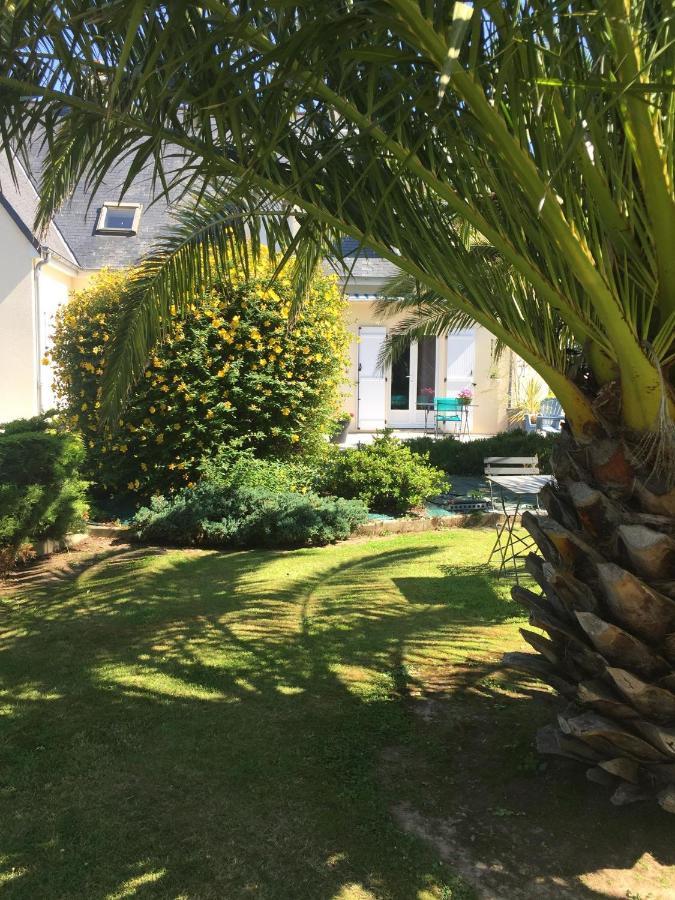 Bed and Breakfast Côté jardin des Charmilles Quettehou Esterno foto
